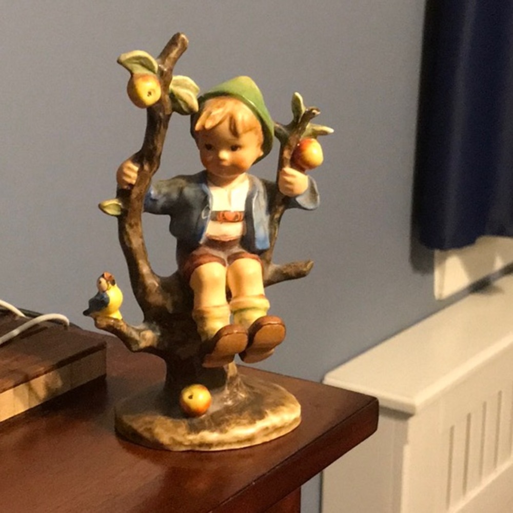 Goebel Hummel #142/7 Apple Tree Boy